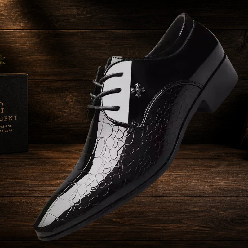 Daily Gent black patent leather pointed toe Oxford shoes with embossed scale pattern and silver emblem.