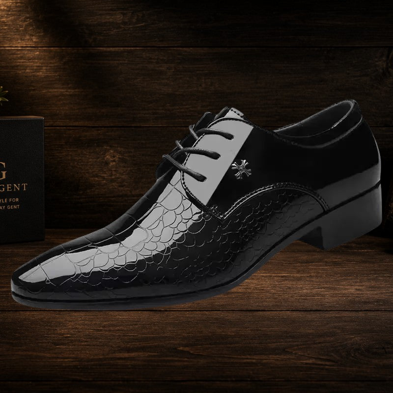 Daily Gent black patent leather pointed toe Oxford shoes with embossed texture and silver accent.