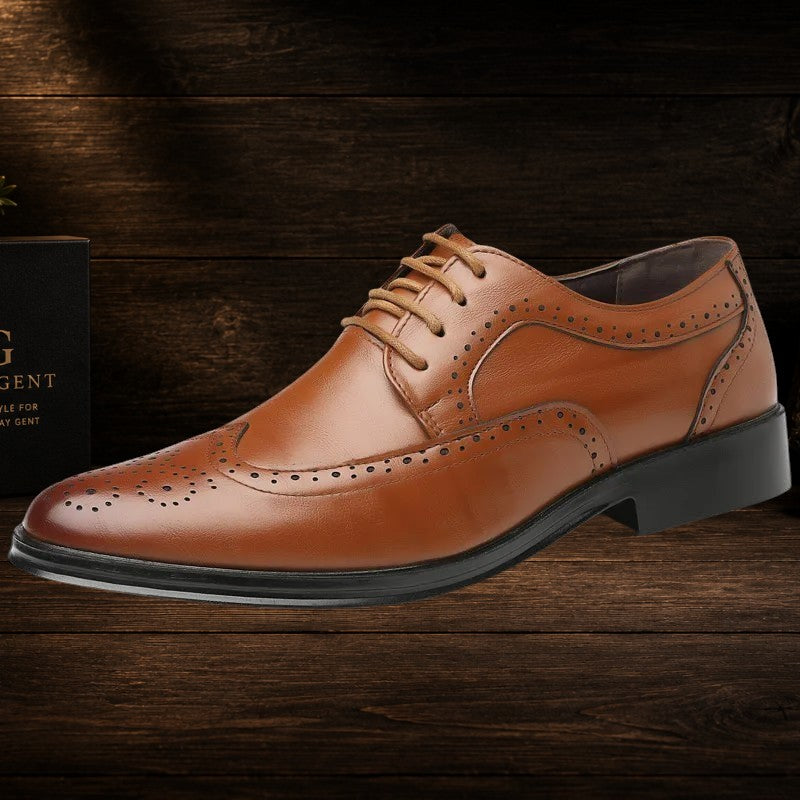 Daily Gent brown calfskin leather brogue Oxford shoes with lace-up closure and traditional perforations.